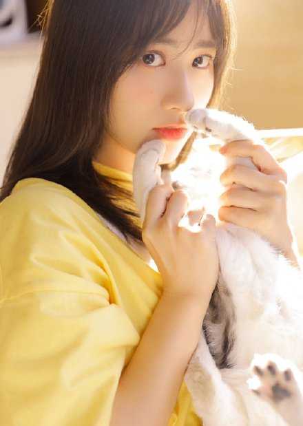 没有一个人天生好相处的，就算是棉花糖，心里还有根刺呢，如果你觉得跟这个人相处，很柔软很舒服还很甜，那是她努力把自己的刺藏起来了而已。要记得善待让你感觉舒服的人噢~