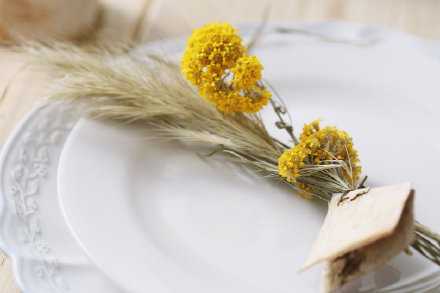 所有负面情绪都是暂时的，所以不要在负面情绪爆棚的时候做任何可能会影响正常生活的事情，做点其他的等情绪过去就ok。