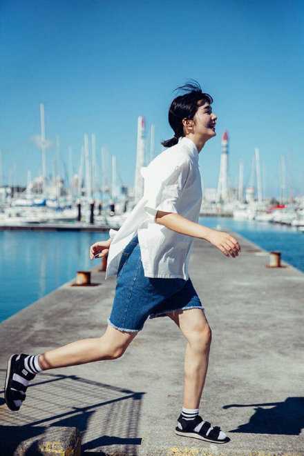 越来越喜欢那些总能在生活各处找到希望的人 和他们做朋友 好像无聊的日子 也会变得闪闪发光起来