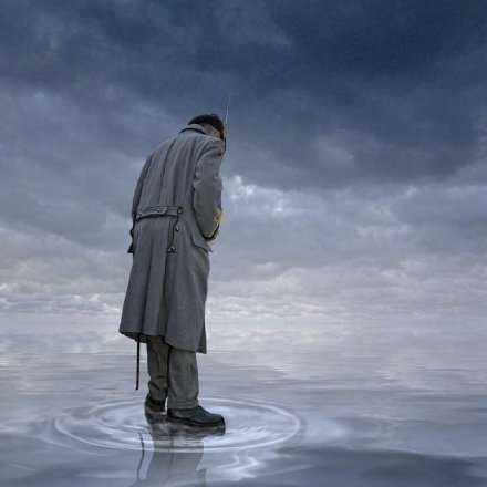 人到中年，若是身上没有优雅的样子，就免不了有肤浅的样子；没有从容的样子，就免不了有绝望的样子。