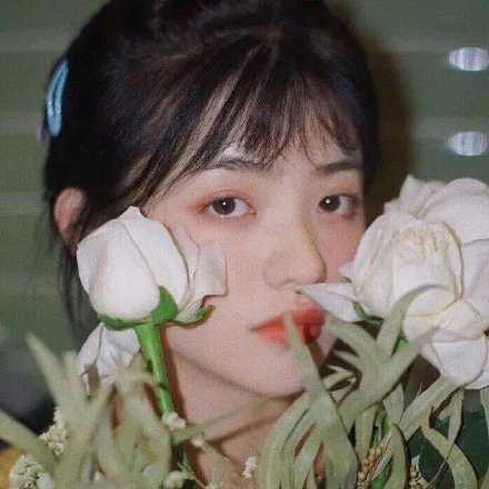 所有的关系中，懂得互相服软，轮流低头就不会走散，可你偏偏脾气倔还想赢。