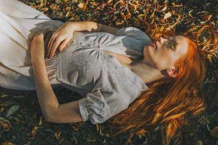 一边盲目自信和坚持，一边怀疑人生想放弃。