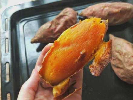 又到了吃烤红薯的季节。