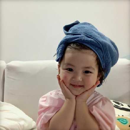 从来不相信一见钟情 只是在照镜子的时候会有些动摇