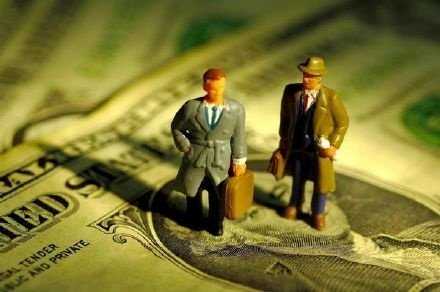 感情会变质，金钱却不会。讽刺的是，很多感情之所以变质，却是因为金钱。