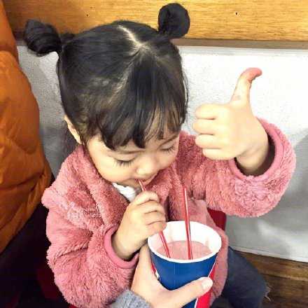 打开衣柜一看 我需要逛街了 打开钱包一看 我还年轻 不冷