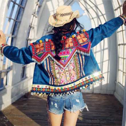 新衣服是一种很神奇的存在 穿上就有种意气风发的自信感。这种自信感并不在于它本身多少钱反正就是很特别 自信对于一个人来说很重要，所以女孩子应该多为自己买新衣服