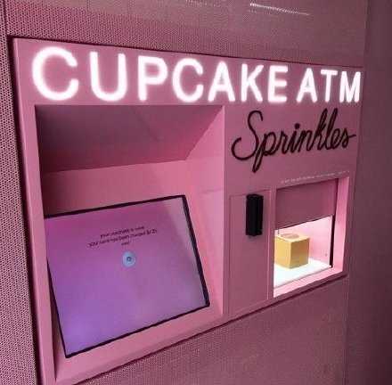 我的生活卡在了“我应该存点钱”和“活在当下”之间。