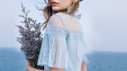 生活永远比你想象中残酷，但，你也比你想象中更强大。