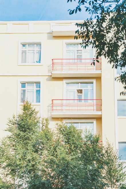 一角的城墙，蔚蓝的天，极目的苍茫无际，此便是天上人间。