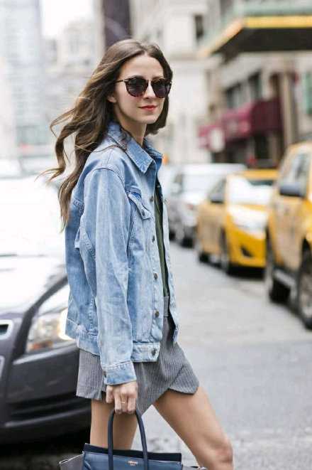 由小女人变成大女人，那是因为无奈；由大女人回归小女人，那是因为幸福。