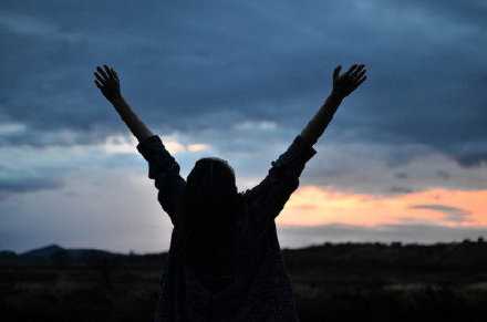 所谓万丈深渊，下去，也是前程万里。