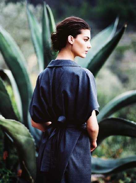 我相信没有人会毫无原因就疏远谁，也不会因为时间或距离刻意去忘记谁。