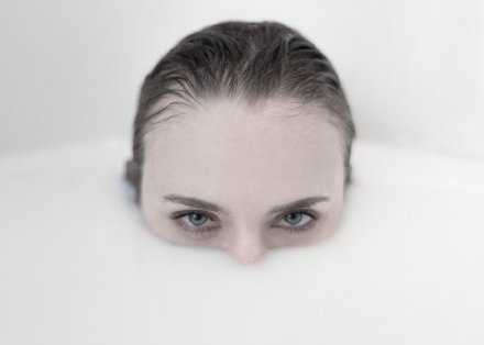 你为什么不招人喜欢，因为不够虚伪。