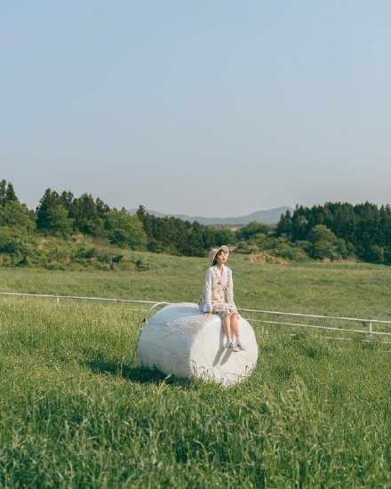 一月静谧，二月苏醒，三月朦胧，四月轻柔，五月清澈，六月光华， 七月激荡，八月升腾，九月丰足，十月灿烂，十一月高远，十二月安寂。