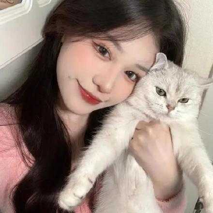 不是非要变得闪耀才会被爱，也不是无限接近完美才能被珍惜，宝贝，做你自己呀，怎么开心怎么来。