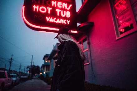 留不长的头发就剪了吧，不能在一起就算了吧。