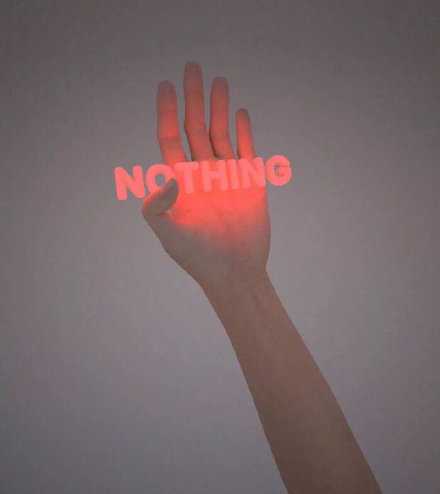 你问我近况如何 我答：身有秋衣长褂 可心疾无药可疗