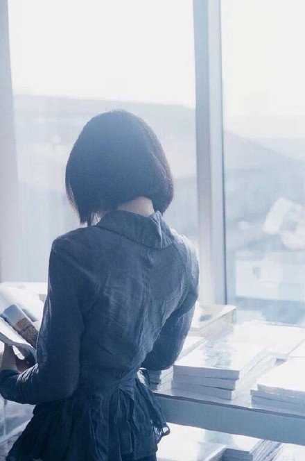 如果你一生气，对方就立刻听你的，那是怕你，怕是因为爱。如果你一发嗲，对方就立刻听你的，那是宠你，宠也是因为爱。如果你一难过，对方就立刻听你的，那是疼你，疼也是因为爱。但如果不管你做什么他都不愿让步，就知道吵架，那爱究竟在哪？对你好有三个标志，要么怕你，要么宠你，要么疼你。