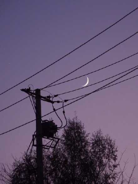 愿所有的幸福都追随着你，月圆是画，月缺是诗。晚安。