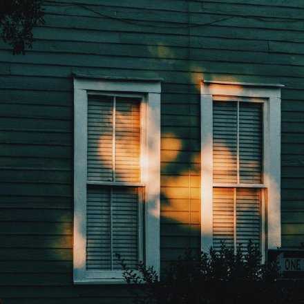 任何事情都禁不住琢磨，不要细想，没什么东西很值得。