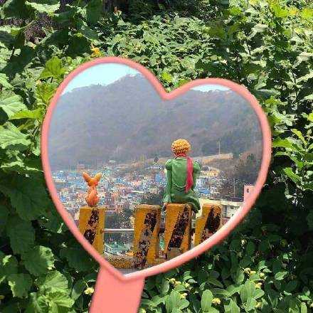 小时候，假如记性不好，是会挨骂的；然而，当你长大和变老，你才发现，有些人有些事，能够忘记，是幸福的。