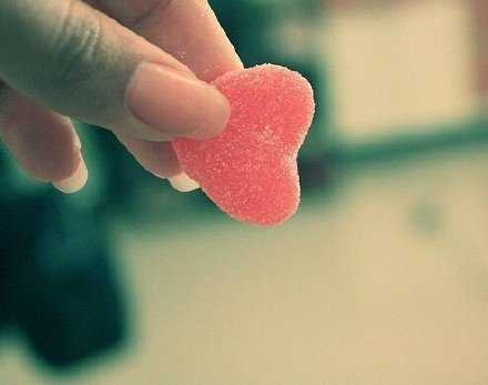 即使不见面，不说话，不发信息，心里总会留一个位置，安安稳稳的放着一个人。