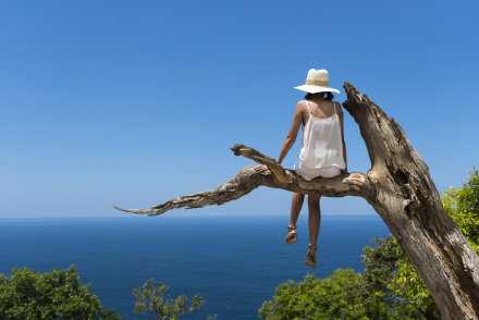 目标是用来超越的，梦想是用来成就的；设定自己的目标和期限并不断努力，一步步成就梦想！让脚下踏过的每一寸荆棘都为你铺成一片辽阔远方。超越自己就是偶像！