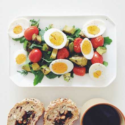 站在岁月的渡口，轻轻和往事道一声珍重。原谅所有该原谅的，放下所有该放下的。愿来过生命里的人都安好，愿时光里我们都无恙。往事不回头，未来不将就！希望未来的每一天，迎面而来的都是春暖花开！