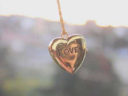 想把你占为己有 又怕你想要自由