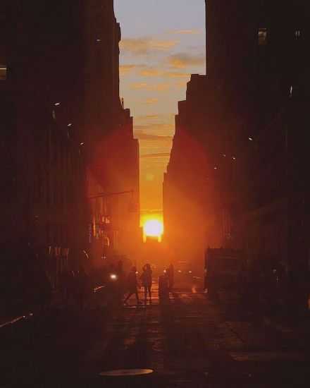 无论何人 无论何时 人们总要在乌云周围寻索着浪漫的微光活下去