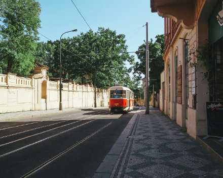 向着前进方向，超越自己的梦想。一次选择，一次升华。用人生的乐趣，通过奋斗去实现理想。人生才会更加充实，生活才会充满阳光。