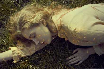 对恶意最大的不屑 就是自己过得好 对善意最好的回报 就是在有限的时间里 诚心对待身边的草木风景 和正眼看你的人