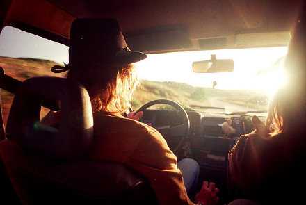 别怕 我们还年轻 长长的人生 可以受一点风浪