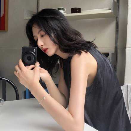 喜欢的东西依然喜欢，却不一定非得据为己有了。讨厌的东西依然讨厌，但也可以容忍存在了。