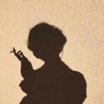 一段感情 如果看不到未来 也感受不到当下 那么不如趁早两清 你是你 我是我