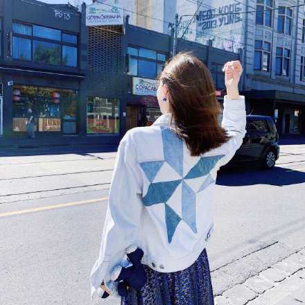 安全感是来自手机满电和与日俱增的余额。