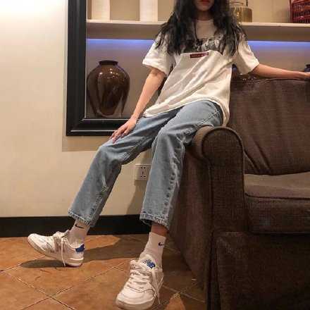 再亲密的关系也该遵循这样一条原则：近勿不逊，远勿怨。