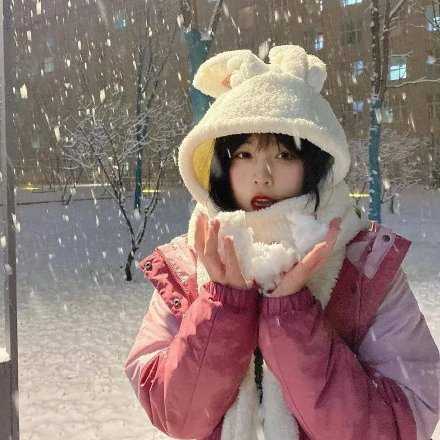 降温了。记住，要学会适应这世界的温度，不论是季节还是人心~