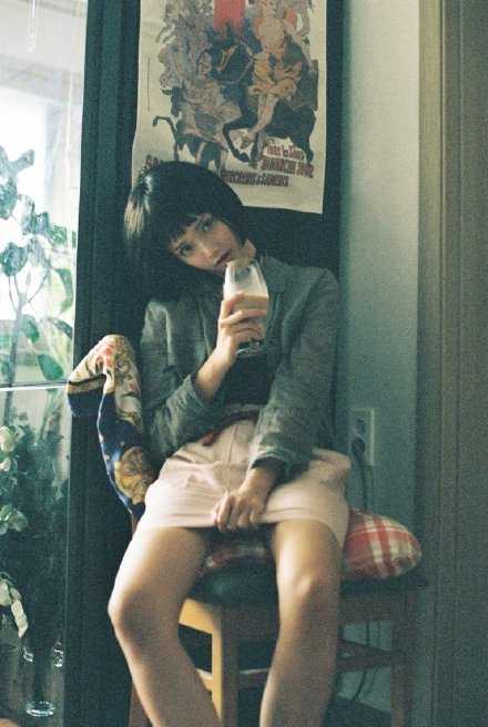 当他真的如我所愿消失在我的世界里时 我并没有没有想象中的那么难受 只是有一种空荡荡的感觉 空荡得让我觉得以后怎么样都无所谓了