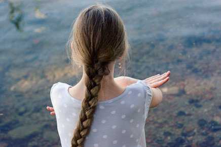 当人的情绪处于低潮时，对任何事情都提不起兴趣，要学会转移注意力。有些事情既然已经成为事实，就尝试着去接受，去面对。一个人不可能改变世界，世界也不会因你而改变，所能做的，就是适应世界，不钻牛角尖，不要和别人攀比。你的生活，应该有你自己的精彩。