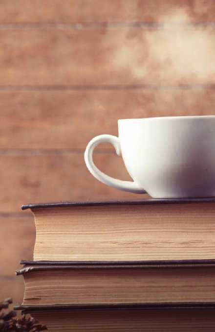 清醒时做事，糊涂时读书，大怒时睡觉，独处时思考。