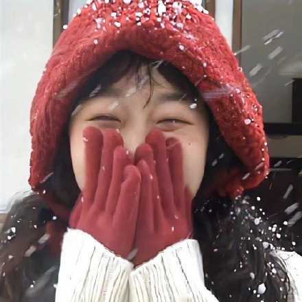 能让别人快乐的人，一定很善良。能让自己快乐的人，一定很聪明。