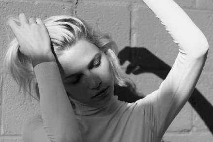 喜欢就得表白 大不了连朋友都做不成 做朋友有个屁用啊 我又不缺朋友 我缺你