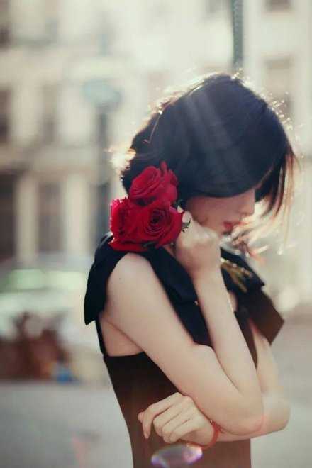 没有普通，何来特别，你总会在某些方面平庸，才可以在另一些方面光彩照人。