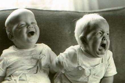 什么是朋友？就是放桌子上500块钱不会丢，放一包瓜子回来就剩一堆皮了。