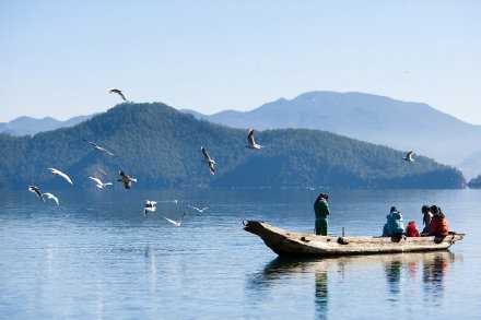 【至理名言】①只要还有明天，今天就永远是起跑线。②前方无绝路，希望在转角。③抱最大的希望，为最大的努力，做最坏的打算。④贪婪：是最真实的贫穷，满足：是最真实的财富。⑤有理想在的地方，地狱就是天堂；有希望在的地方，痛苦也成欢乐。⑥快乐要懂得分享，才能加倍的快乐。