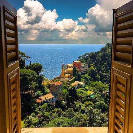 人生有时候需要勇敢一下，勇敢去爱，勇敢去恨，然后，勇敢忘记，勇敢向前。早安。