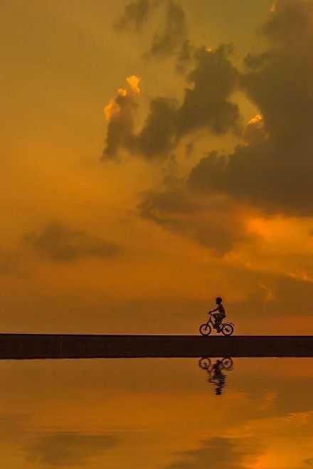 半山腰总是挤的，你得去山顶看看。