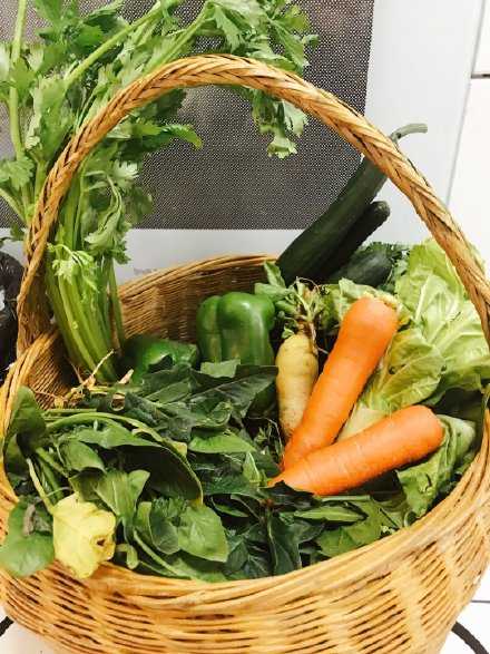 日子渺小重复，却都是幸福。